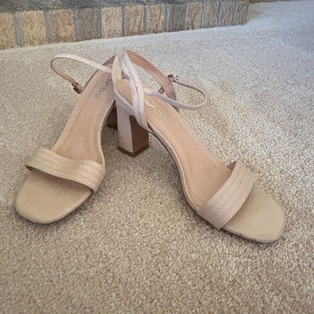Yanga Sling Back Heels Sz 39 (US 8.5) Nude Open Toe Block Heel